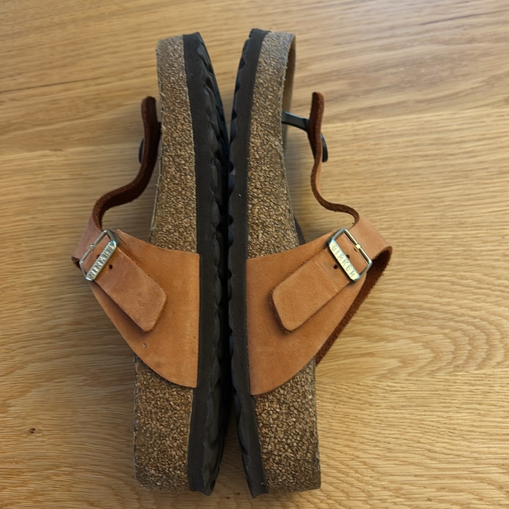 Birkenstock Gizeh Tan Leather Thong Sandals with Buckle - Picture 8 of 10